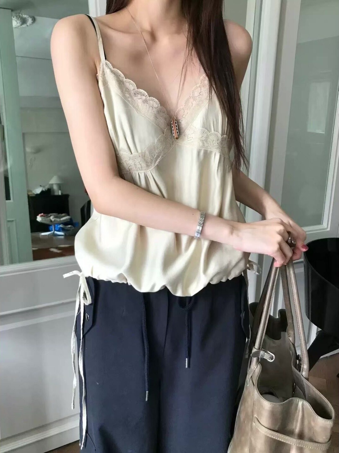 Fashionable V-Neck Strap Base  - đánh giá và giá Resin Vat